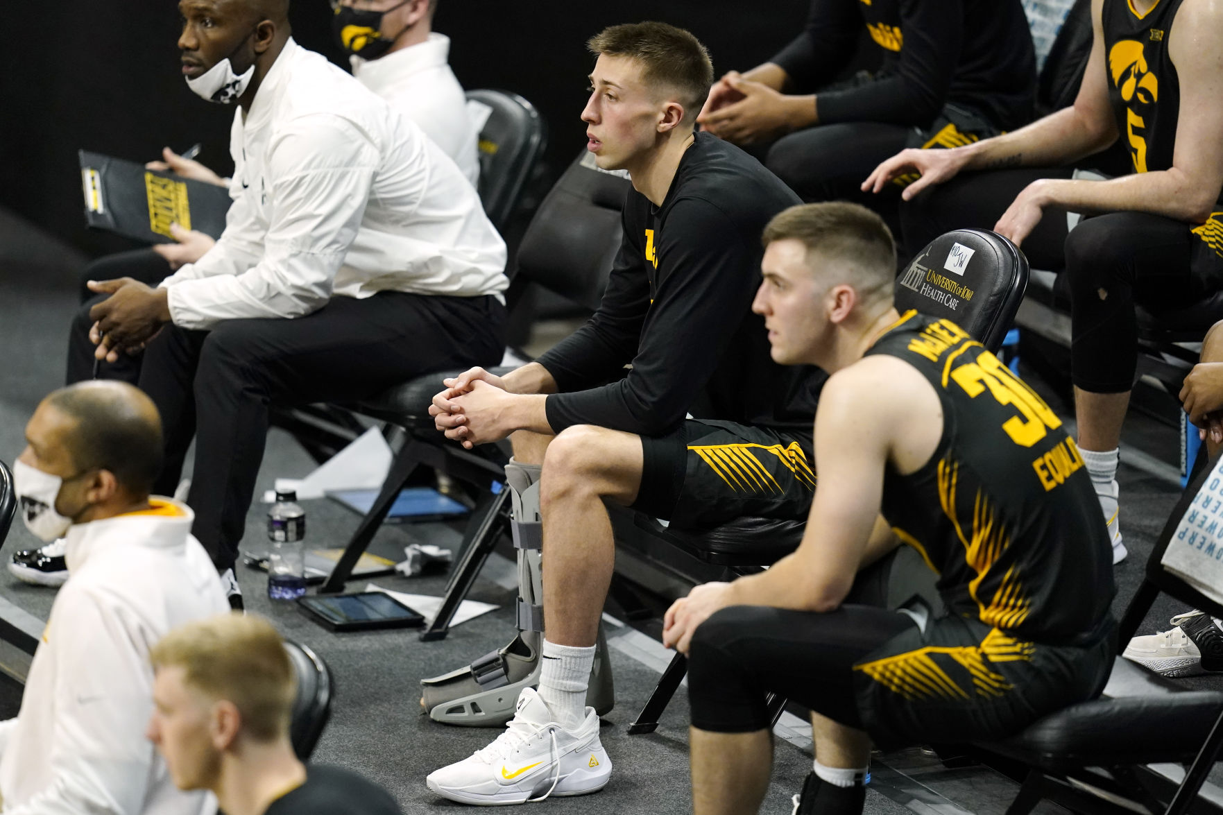 Iowa 77, UW 73